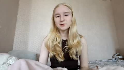 Snapshot of glennabeem chatting on April 17, 2026, 6:05 am Laura online show from April 17, 2026, 6:05 am