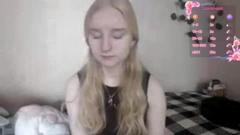 Snapshot of glennabeem chatting on May 8, 2026, 7:46 am Laura online show from May 8, 2026, 7:46 am