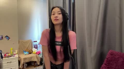 Mia online show from April 1, 2026, 7:31 am