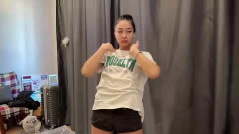 Mia online show from April 7, 2026, 9:10 am