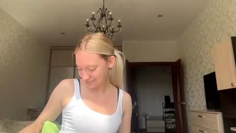 Snapshot of glennisachzet chatting on August 4, 2026, 7:55 am Sandy online show from August 4, 2026, 7:55 am