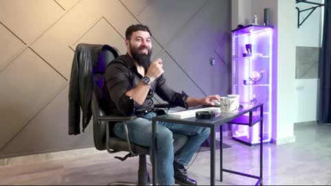 Matthew .. for short call me Matt online show from December 15, 2024, 10:50 am