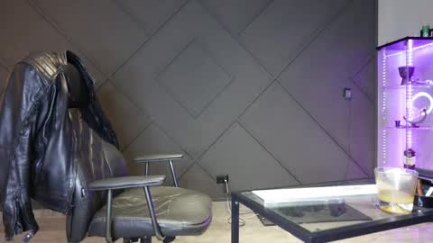 Snapshot of glennmasters chatting on May 5, 2026, 1:24 am Matthew .. for short call me Matt online show from May 5, 2026, 1:24 am