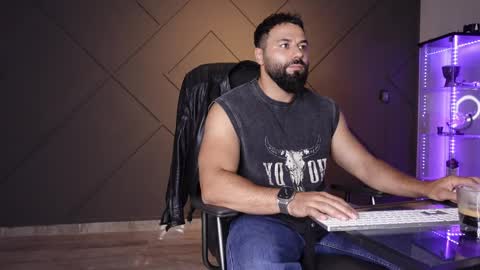 Snapshot of glennmasters chatting on June 2, 2026, 10:34 pm Matthew .. for short call me Matt online show from June 2, 2026, 10:34 pm