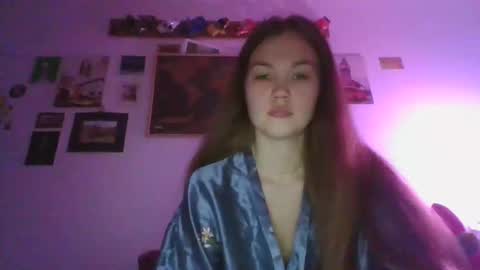 glitter_doll online show from January 4, 2025, 2:56 pm