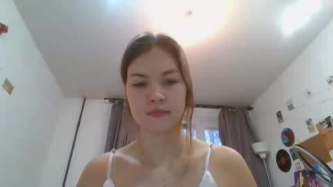glitter_doll online show from January 8, 2025, 11:43 am