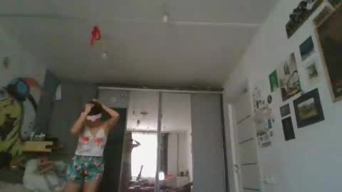glitter_doll online show from January 9, 2025, 9:59 am