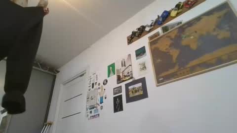 glitter_doll online show from January 14, 2025, 7:11 pm