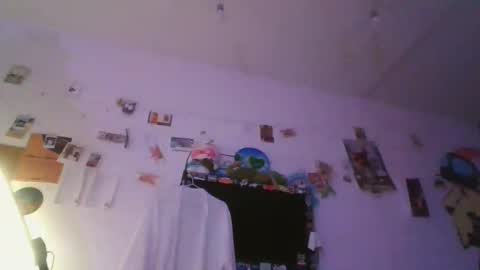 glitter_doll online show from January 15, 2025, 4:43 pm