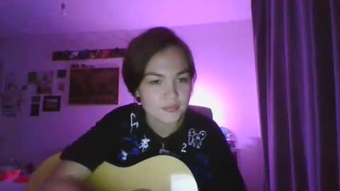 glitter_doll online show from January 15, 2025, 9:41 pm