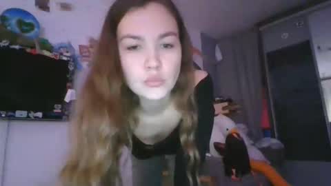 glitter_doll online show from January 18, 2025, 5:15 pm