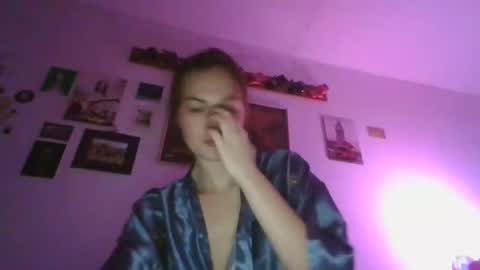 glitter_doll online show from January 20, 2025, 6:43 pm