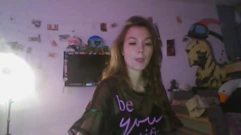 glitter_doll online show from January 24, 2025, 8:00 pm