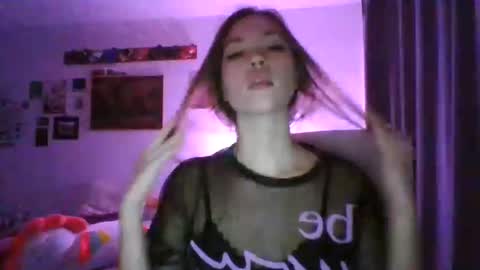 glitter_doll online show from January 28, 2025, 5:56 pm