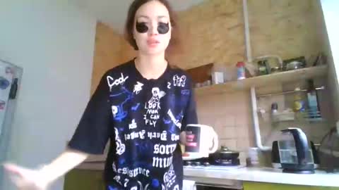 glitter_doll online show from January 30, 2025, 9:04 am