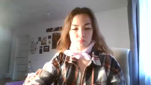 glitter_doll online show from February 2, 2025, 10:57 am