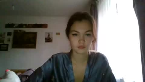 glitter_doll online show from February 4, 2025, 10:43 am