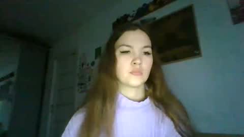 glitter_doll online show from February 6, 2025, 1:43 pm