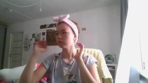 glitter_doll online show from February 16, 2025, 8:43 am