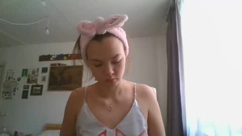 glitter_doll online show from February 25, 2025, 8:58 am