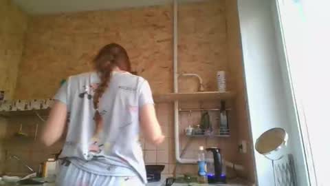 glitter_doll online show from February 28, 2025, 11:47 am