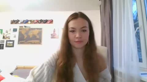 glitter_doll online show from March 1, 2025, 2:44 pm