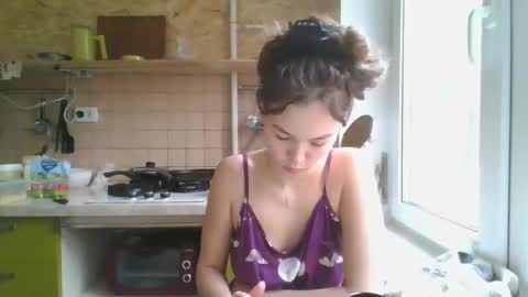 glitter_doll online show from March 3, 2025, 12:37 pm