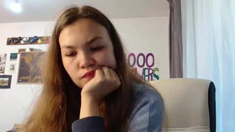 glitter_doll online show from September 10, 2025, 8:03 am