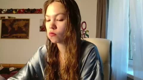 glitter_doll online show from September 11, 2025, 8:36 am