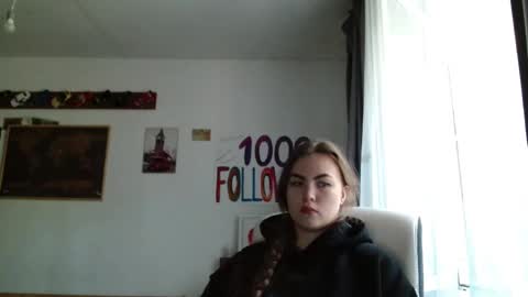 glitter_doll online show from September 16, 2025, 8:15 am