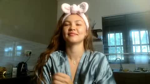 glitter_doll online show from October 25, 2025, 8:11 am