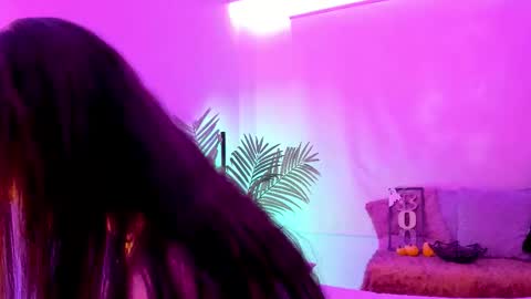 Mimi online show from October 22, 2025, 7:02 pm