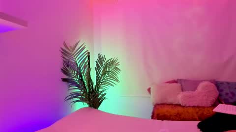 Mimi online show from October 29, 2025, 6:09 pm