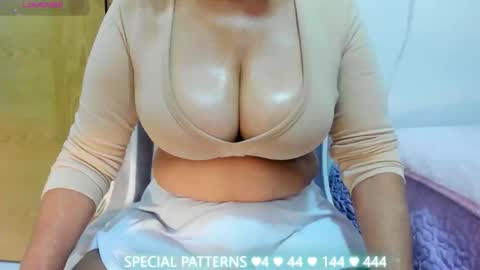 Snapshot of gloria_mature1 chatting on April 22, 2026, 10:00 pm GLORIA INDEPENDENT MODEL online show from April 22, 2026, 10:00 pm