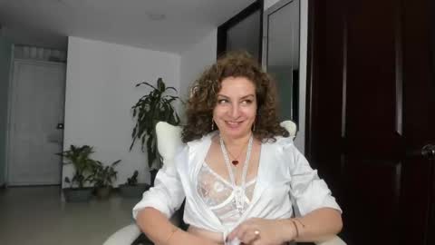 Snapshot of gloriacrespo chatting on February 13, 2025, 8:55 pm gloriacrespo online show from February 13, 2025, 8:55 pm