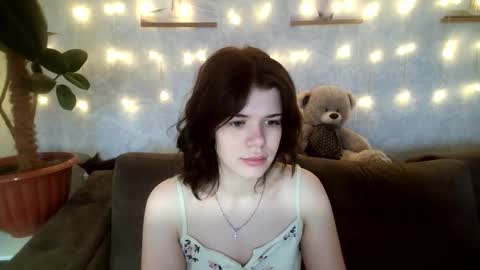  Roxy  online show from November 11, 2025, 4:23 am