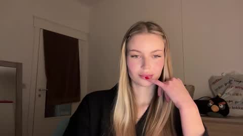 glow_angel online show from January 21, 2025, 8:43 pm