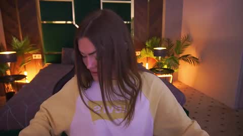 glow_kitten online show from April 7, 2026, 7:25 pm