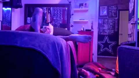 gnasty83 online show from February 9, 2025, 3:32 am