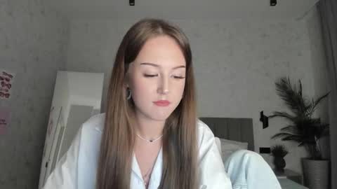 Lina online show from October 6, 2025, 9:40 am