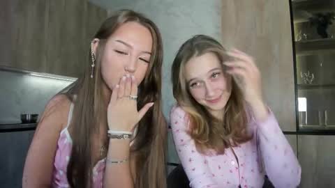 Lina online show from October 19, 2025, 8:37 am