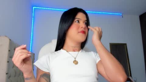 Snapshot of goddess_ariluz chatting on February 3, 2025, 7:31 pm Ariluz online show from February 3, 2025, 7:31 pm