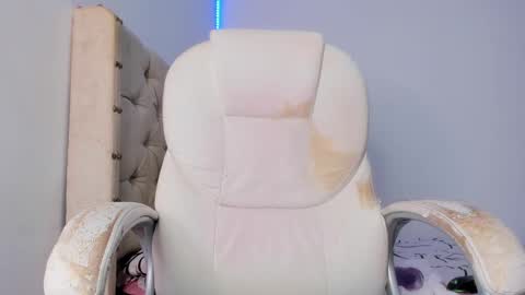 Snapshot of goddess_ariluz chatting on February 21, 2025, 10:15 pm Ariluz online show from February 21, 2025, 10:15 pm