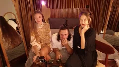   330 UTC2 girls   online show from November 21, 2025, 4:33 am