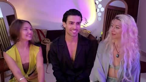   330 UTC2 girls   online show from April 15, 2026, 2:40 am