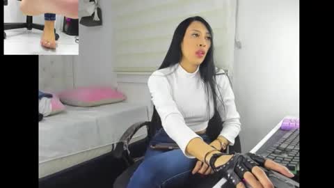 Snapshot of goddess_of_pigs chatting on November 27, 2025, 6:04 am goddess_of_pigs online show from November 27, 2025, 6:04 am