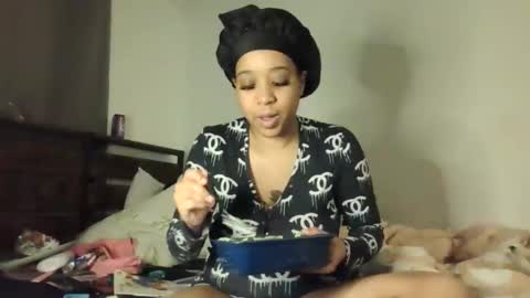 Snapshot of goddessdiiamond chatting on February 16, 2026, 4:08 am goddessdiiamond online show from February 16, 2026, 4:08 am