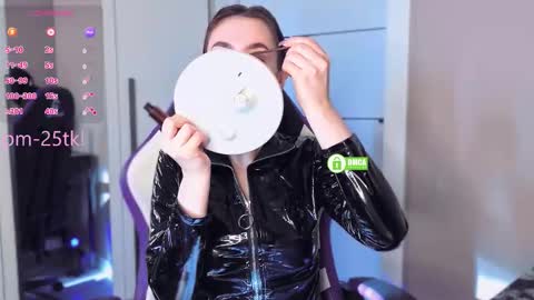 Snapshot of goddessemmmyy chatting on March 24, 2026, 4:28 am Goddess EmmaBratt princess online show from March 24, 2026, 4:28 am