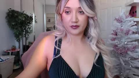 Snapshot of goddessemmy chatting on December 16, 2025, 7:08 pm Goddess Emmy online show from December 16, 2025, 7:08 pm