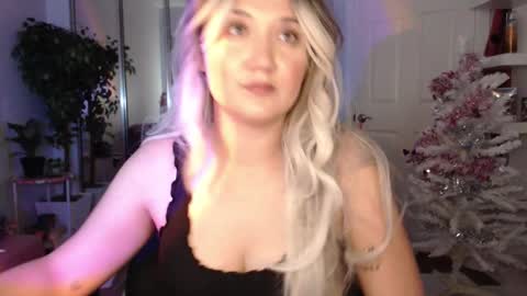 Snapshot of goddessemmy chatting on January 18, 2026, 5:44 am Goddess Emmy online show from January 18, 2026, 5:44 am